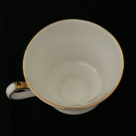 beautiful vintage tea cup & saucer. Crown Prince Vancouver BC - Picture 6 of 7